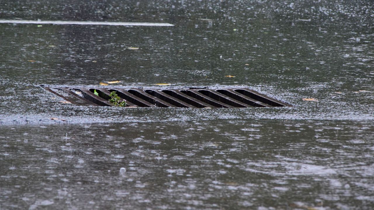Дожди с градом и грозы надвигаются на Челябинскую область