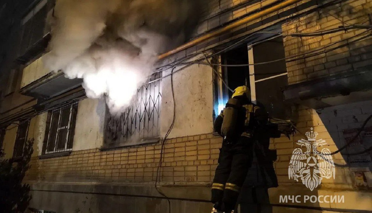 Женщина погибла ночью на пожаре в Челябинске