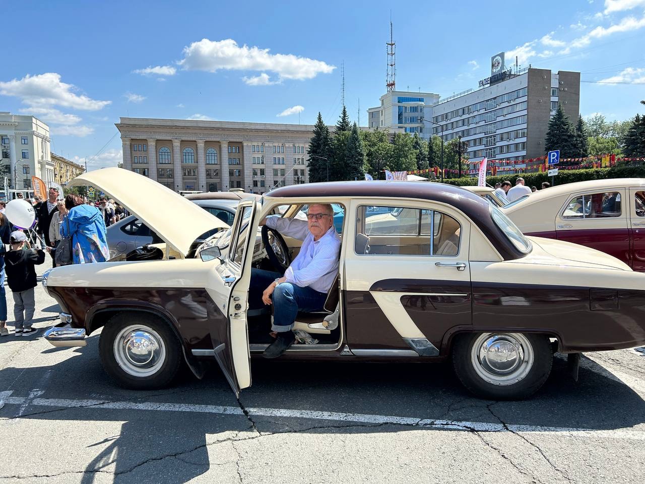 Машина времени: в Челябинске показали ретроавтомобили из частных коллекций 
