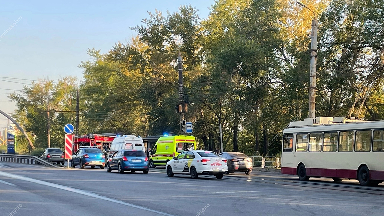 3 человека пострадали в аварии с загоревшейся машиной в Челябинске