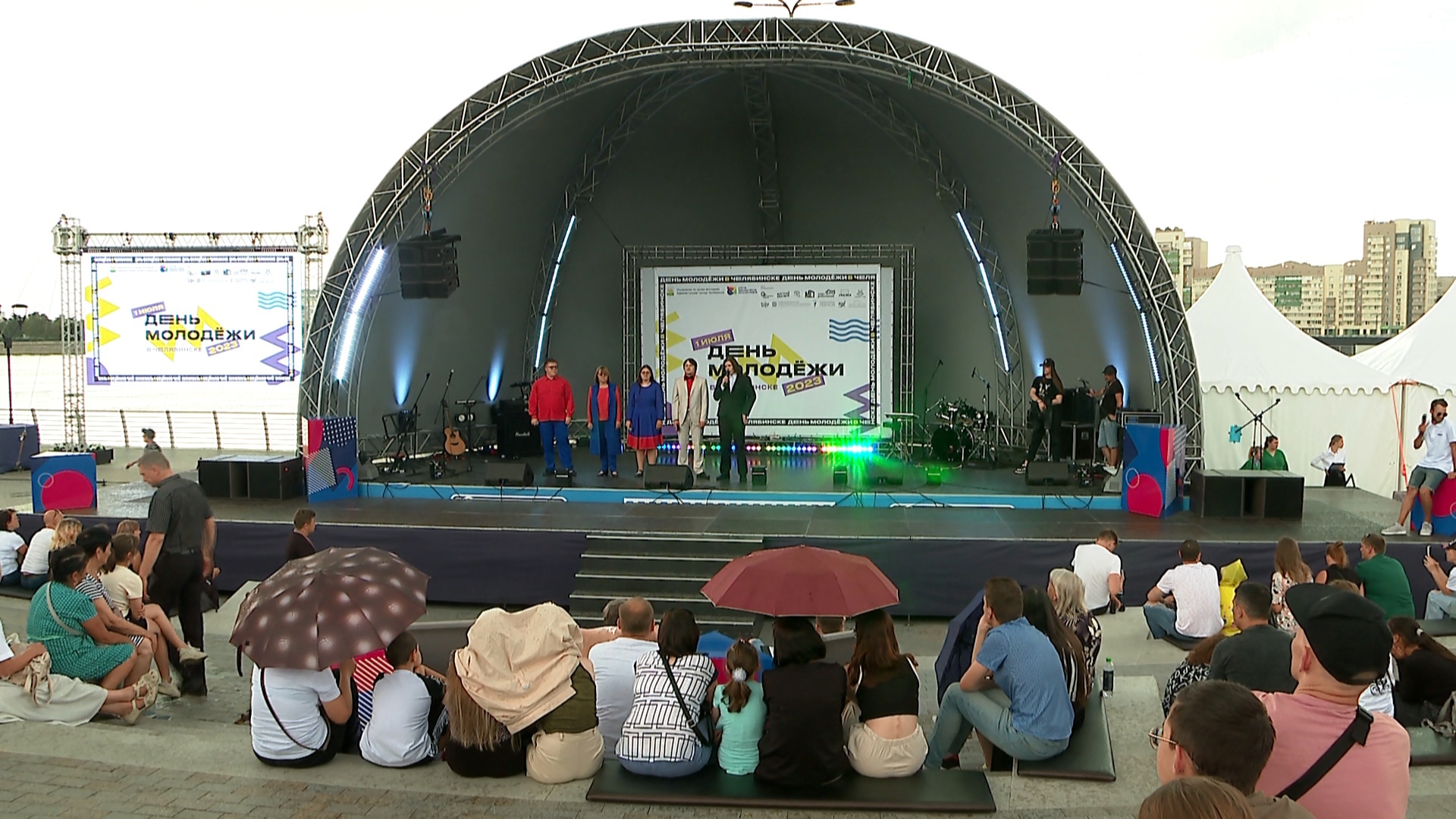 Кубок КВН и танцевальные баттлы: как Челябинск отметил День молодежи