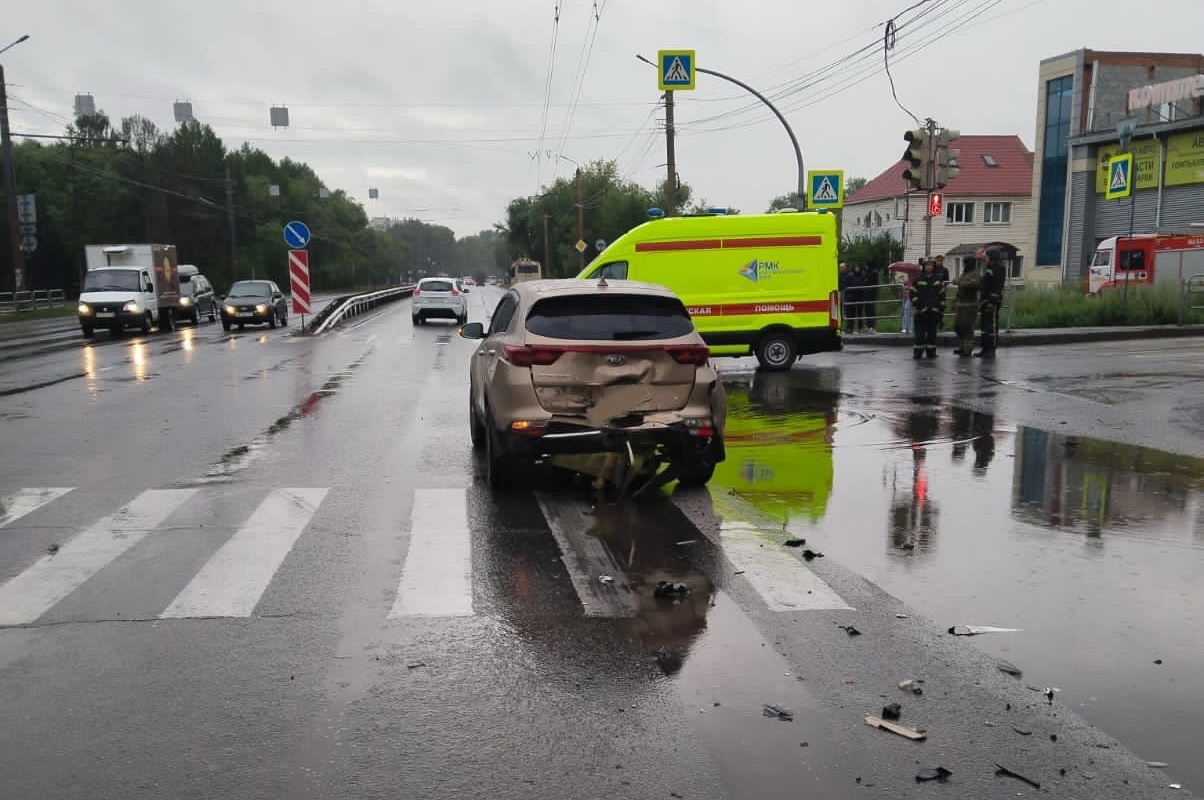 Женщина и трое детей пострадали в ДТП на Копейском шоссе в Челябинске