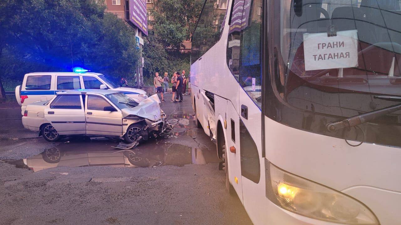 Два человека пострадали в ДТП с автобусом в Челябинской области  