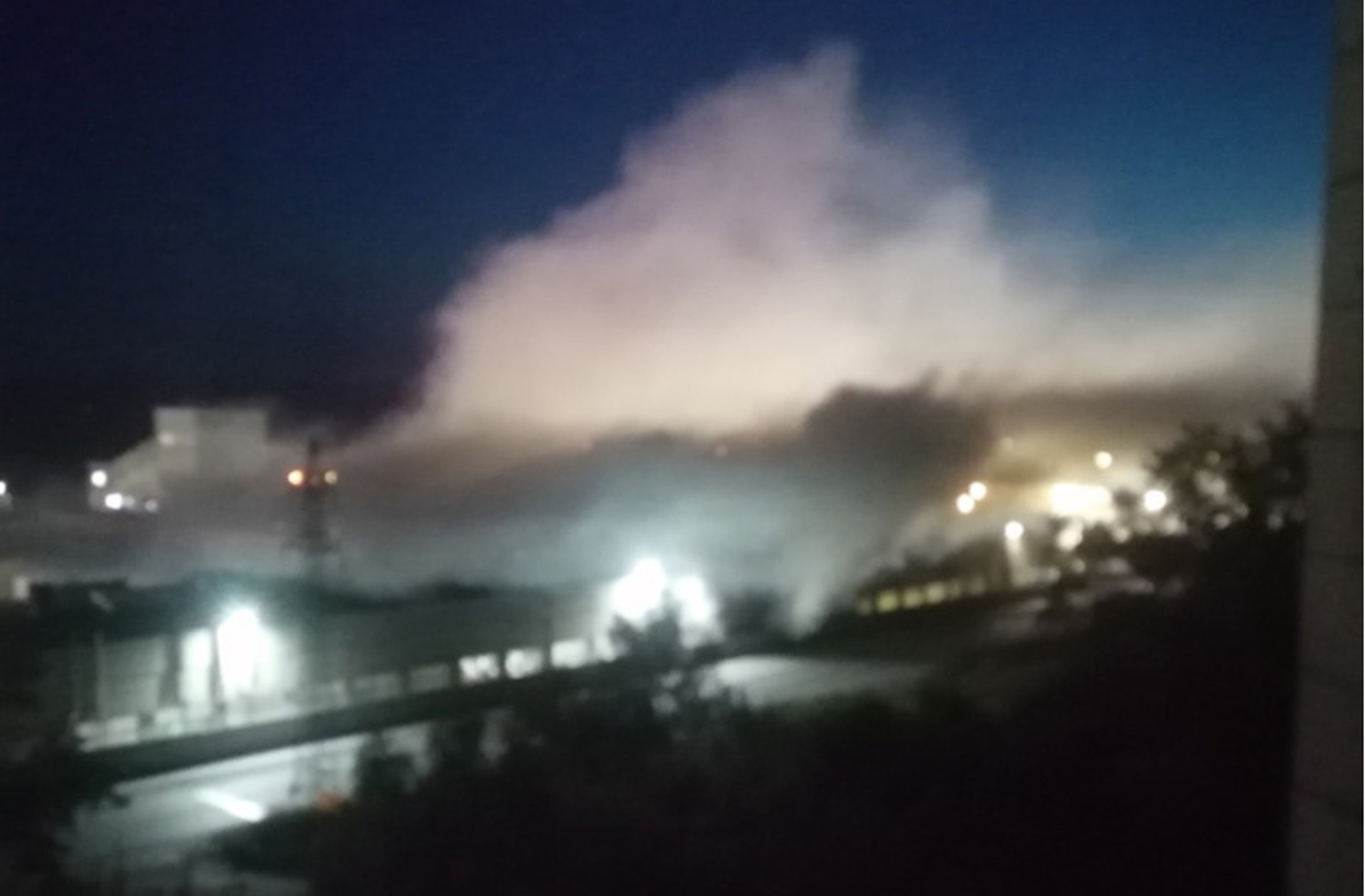 Пожар произошел на заводе по производству автозапчастей в Челябинской области