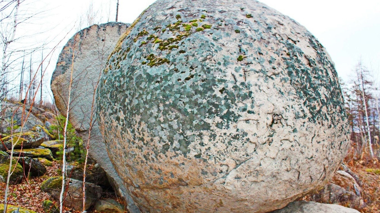 Загадочные каменные шары обнаружили в Челябинской области
