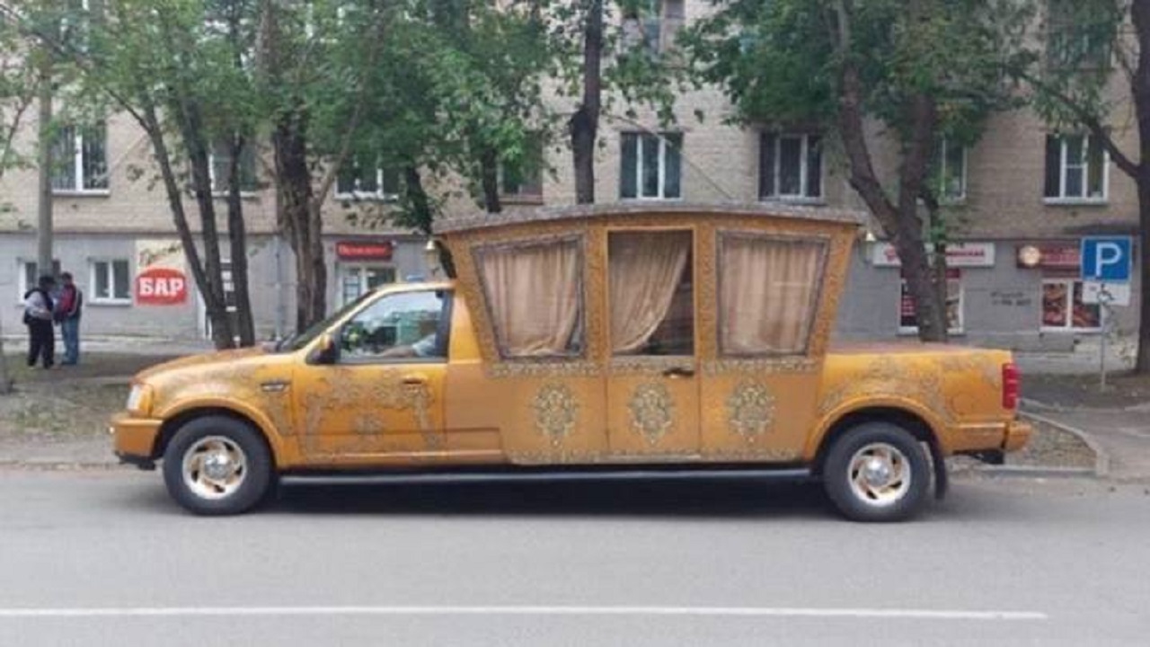 В Челябинске оштрафовали жителя, переделавшего автомобиль в карету