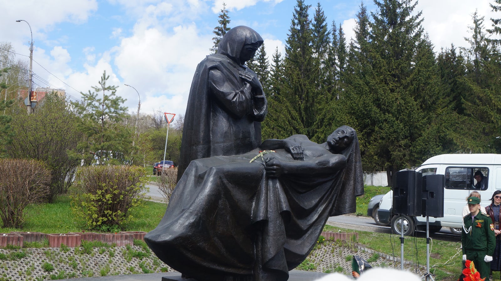 В Челябинской области выделили почти 7 млн руб. на ремонт памятника «Скорбящая мать» 
