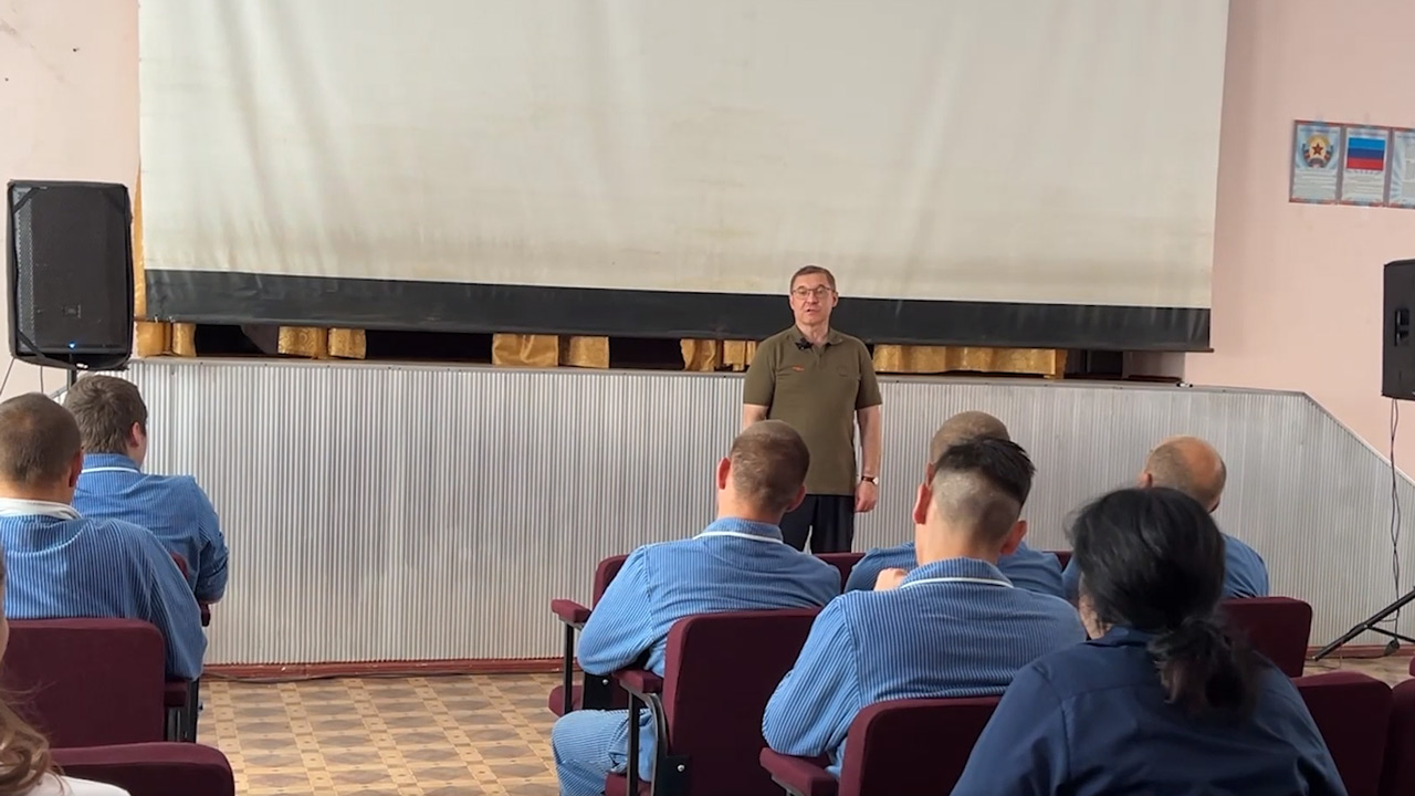 Полпред Владимир Якушев в ЛНР встретился с участниками спецоперации