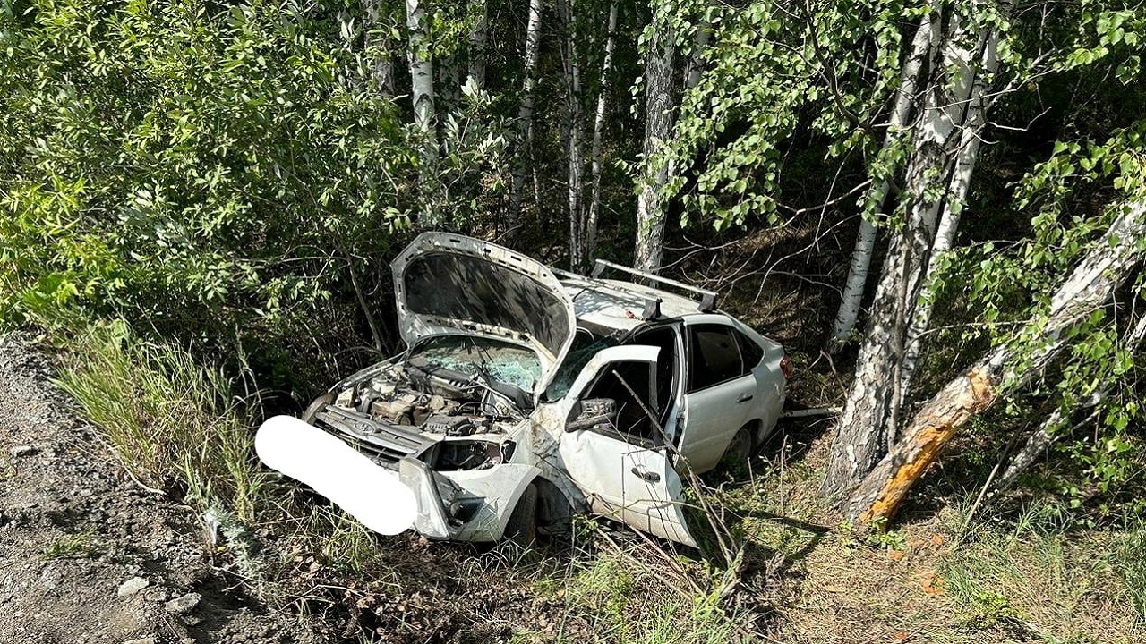 Легковой автомобиль вылетел в кювет в Челябинской области, есть пострадавший