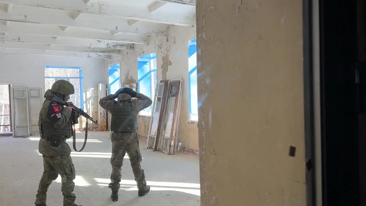 Военный вернулся в Челябинскую область из украинского плена