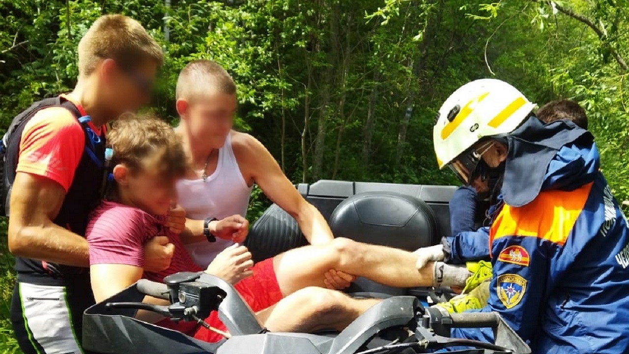Внезапно потерял сознание: подростка эвакуировали в горах Челябинской области