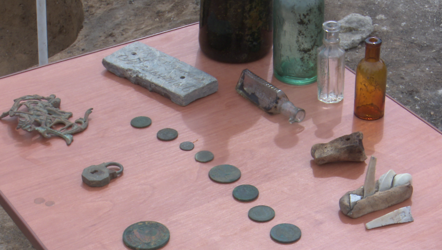 В центре Челябинска обнаружили ценные предметы XVIII века 