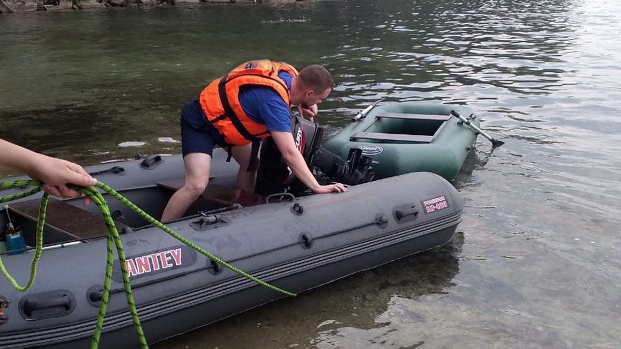 На озере Тургояк в шторм едва не погибли 3 туриста из Ижевска