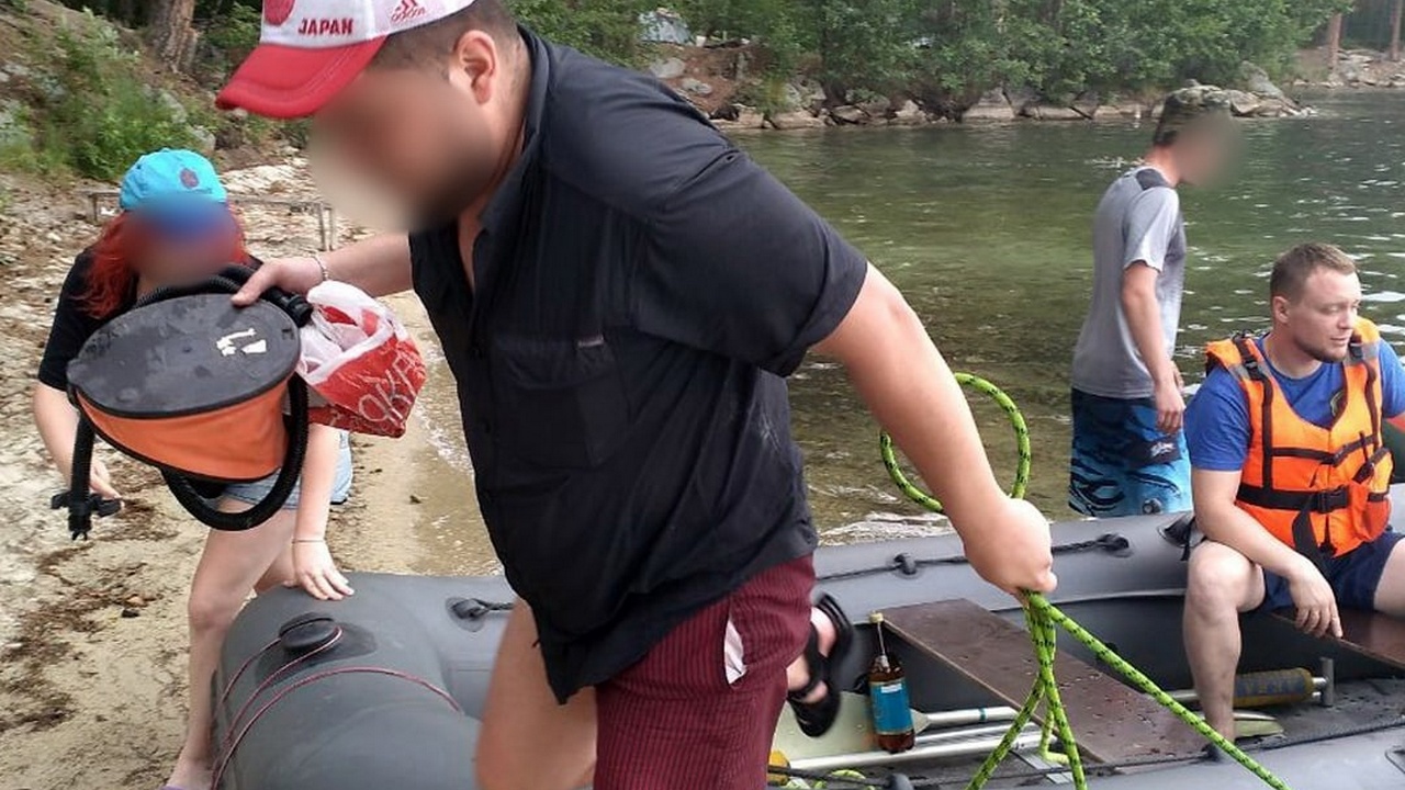 На озере Тургояк в шторм едва не погибли 3 туриста из Ижевска