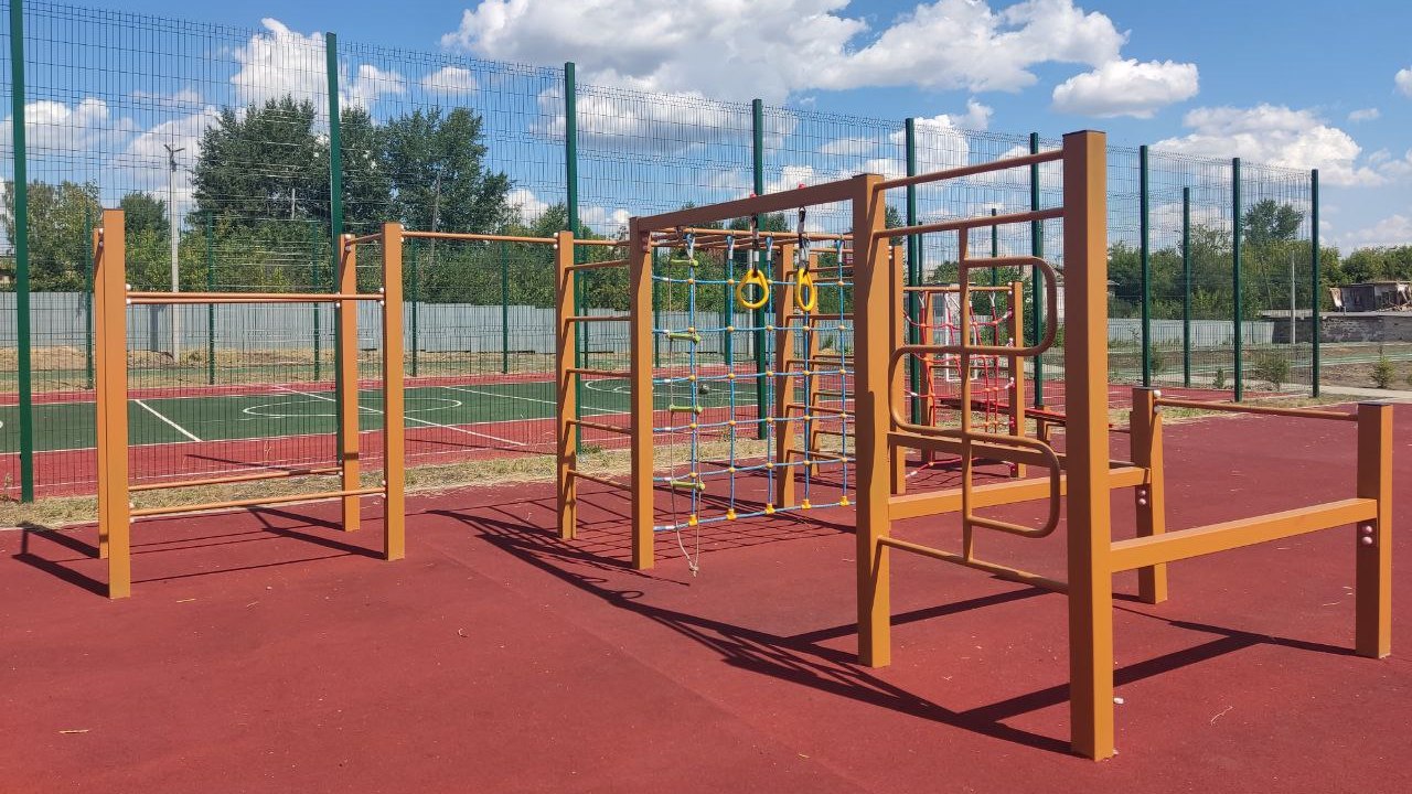 Современная площадка для игровых видов спорта появилась в Челябинске  
