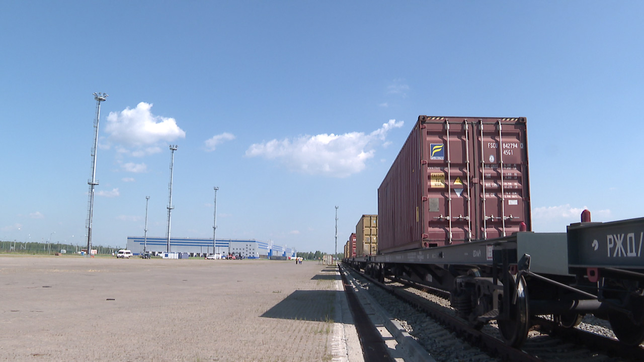 С ТЛК "Южноуральский" начали отправлять контейнерные поезда на Ближний Восток