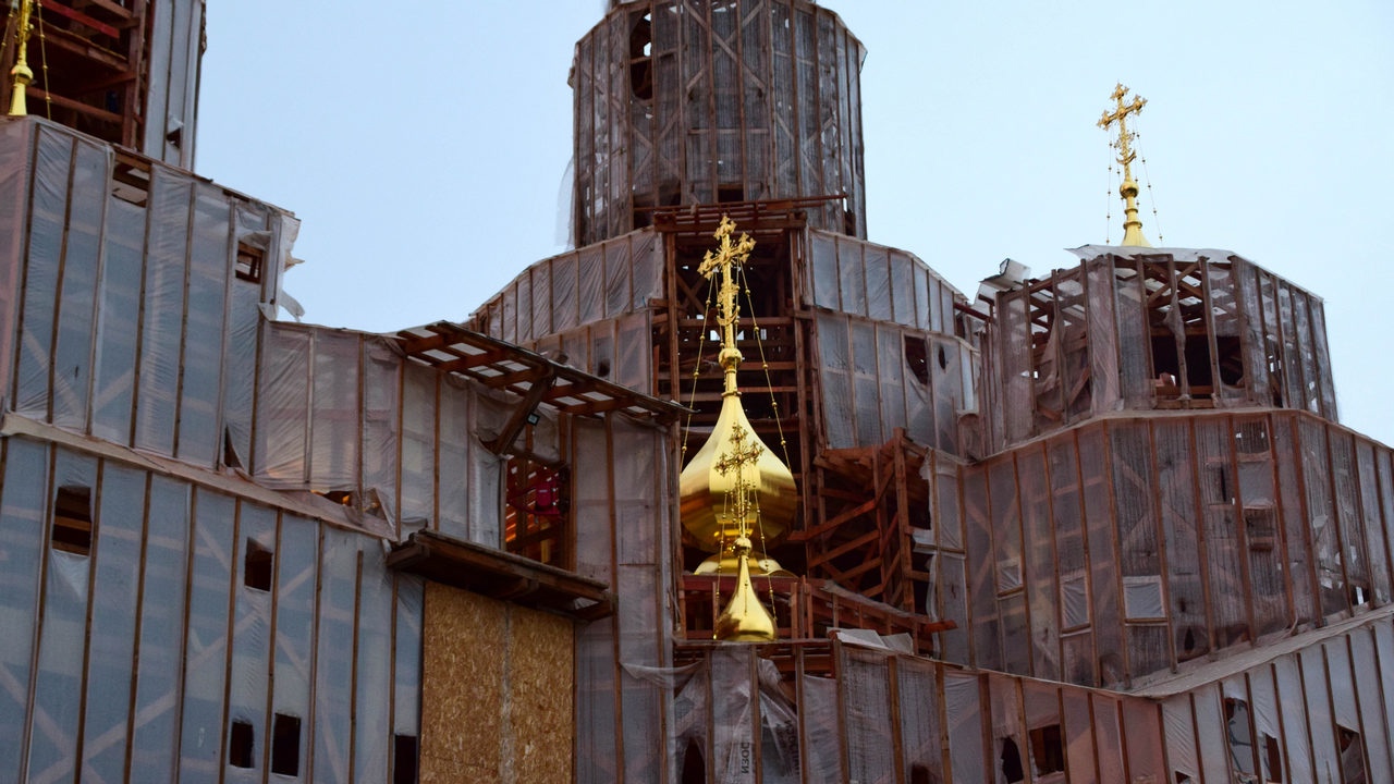 Реставраторы показали, как преображается храм Александра Невского в Челябинске