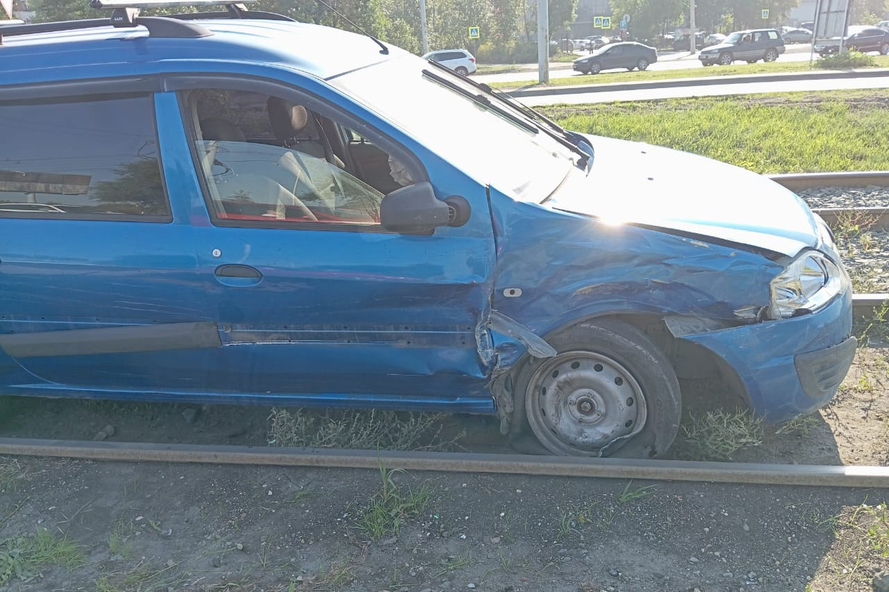 Массовое ДТП с участием 4 автомобилей произошло в Челябинске