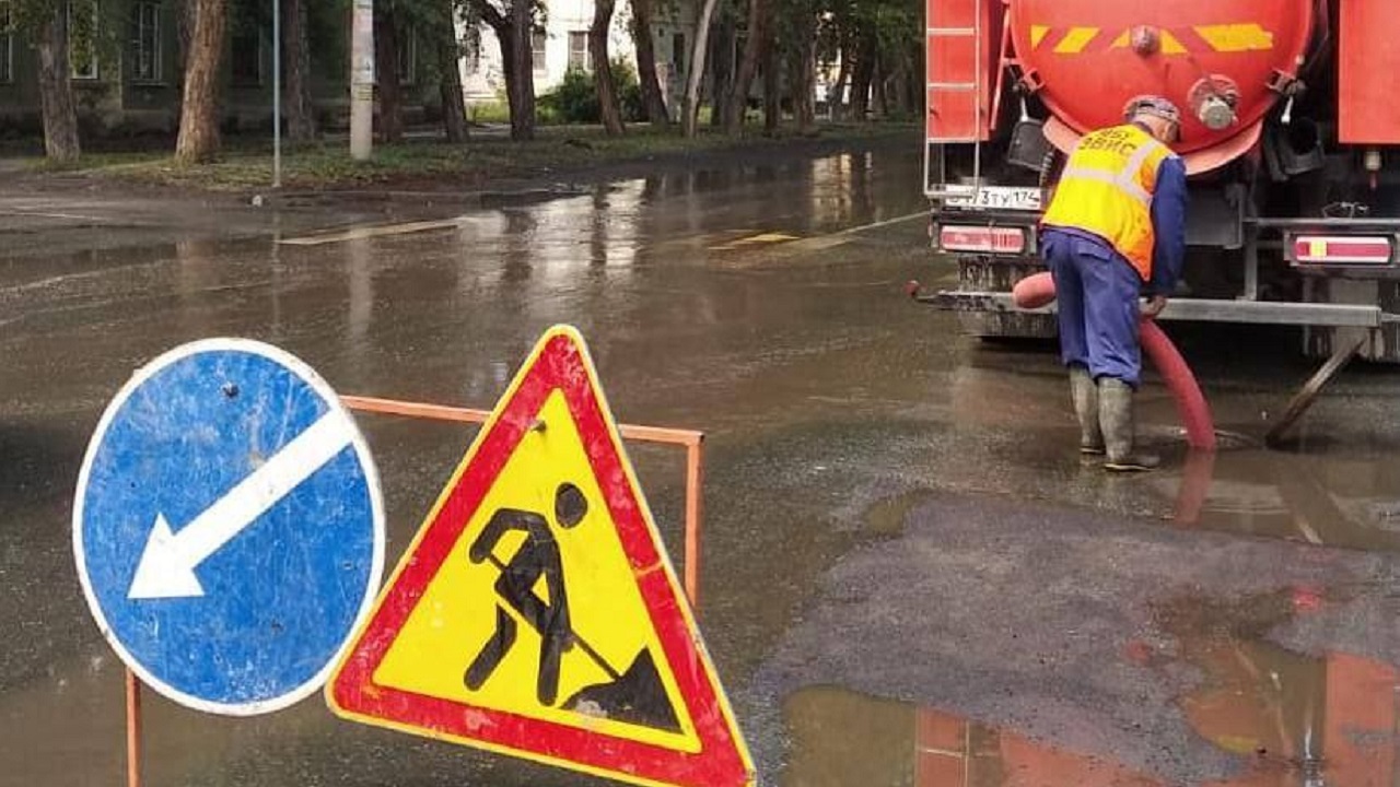 Выпало 50% месячной нормы: в Челябинске устраняют последствия сильных дождей