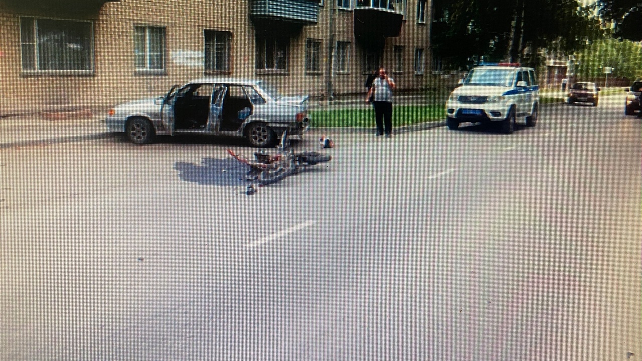 В Челябинской области 15-летний подросток на мопеде протаранил автомобиль