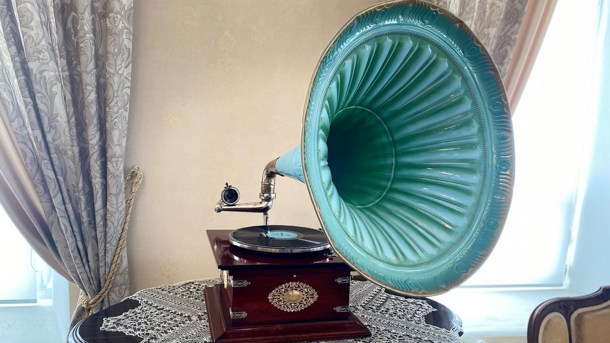 Челябинские реставраторы восстановили граммофон начала XX века