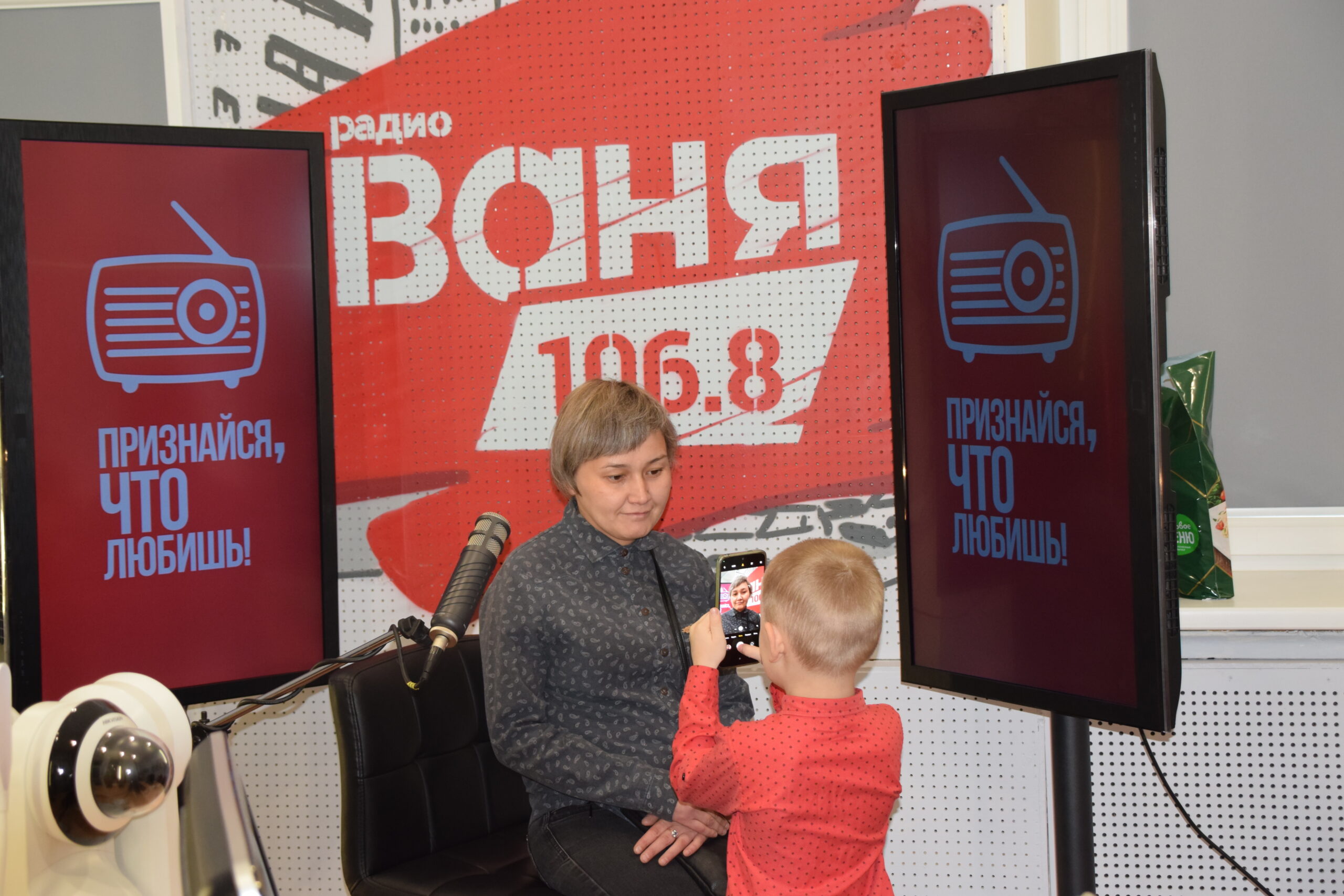 Победители 4-го этапа проекта "Найди подарок" побывали на ГТРК "Южный Урал"