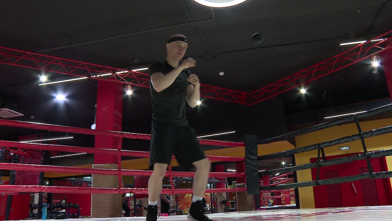 Тренировки дважды в день: как спортсмены готовятся к вечеру бокса в Челябинске