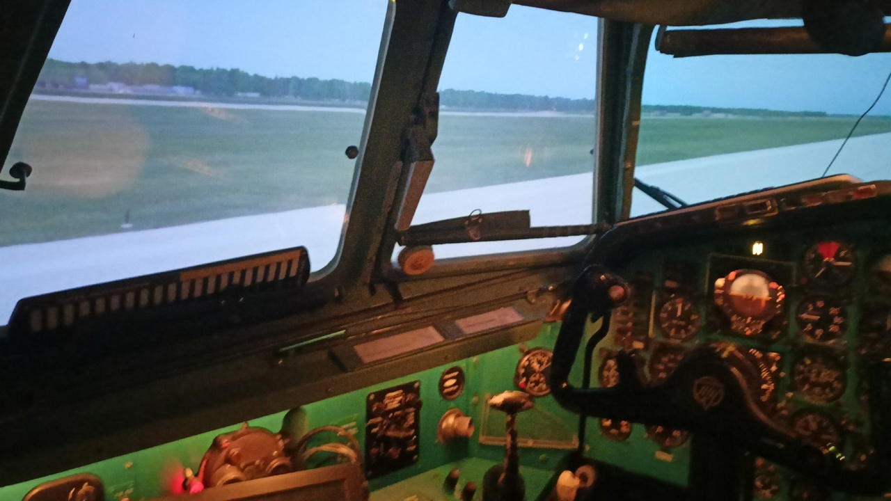 За штурвалом ТУ-154: виртуальные экскурсии на борту самолета проводят в Челябинске