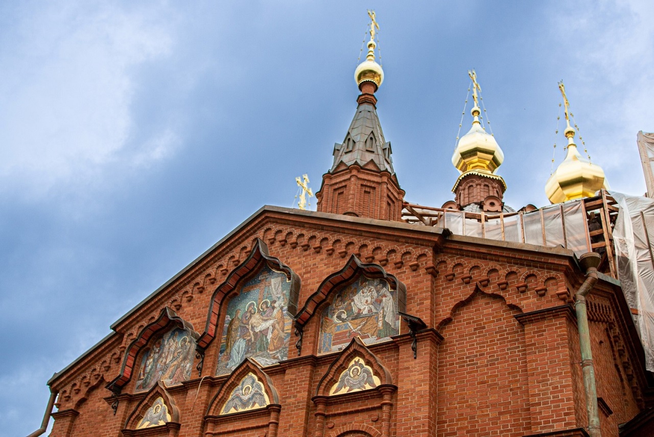 Мозаика появилась на фасаде храма Александра Невского в Челябинске