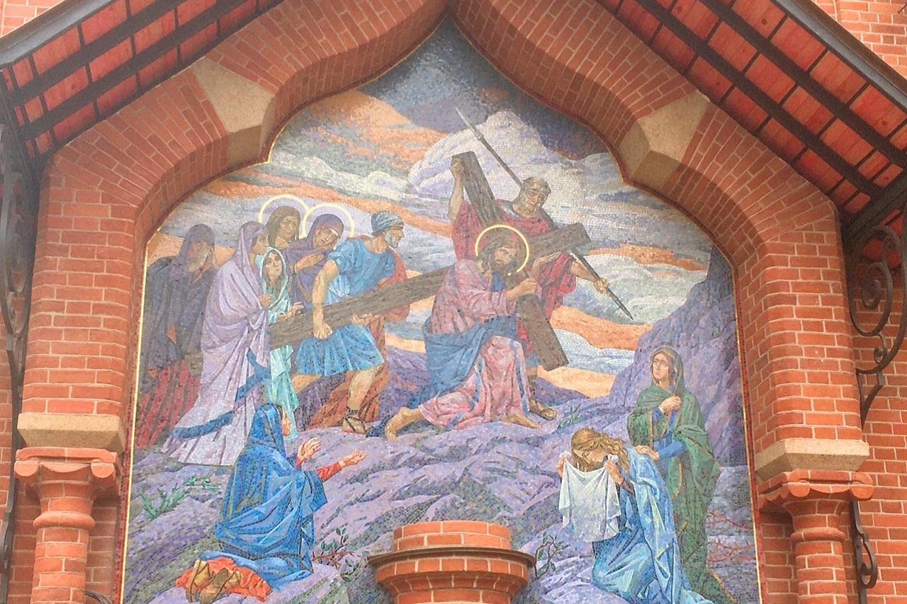 Мозаика появилась на фасаде храма Александра Невского в Челябинске