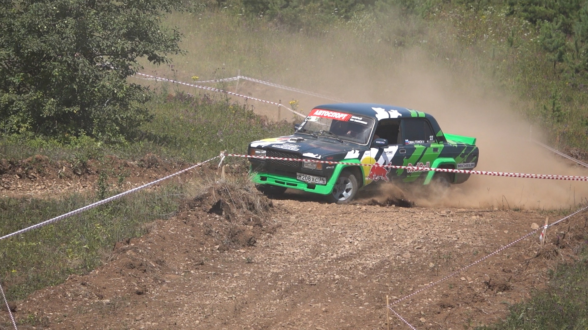 На авто-мотофестиваль "Летний кураж" собрались пилоты со всей Челябинской области