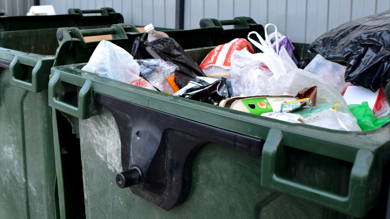 Почти 2 тысячи тонн мусора вывезли с незаконной свалки в Челябинске