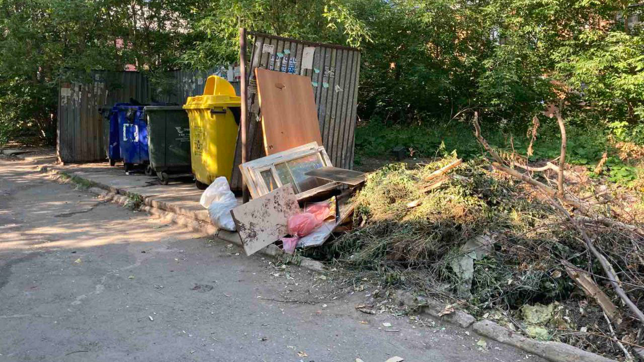 Потолок в квартире обрушился после ливней в Челябинске