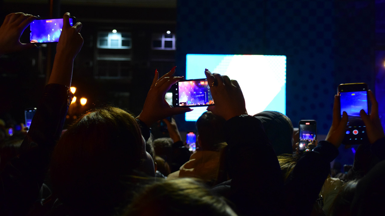 Голосование фонариками устроят на фестивале уличного кино в Челябинске