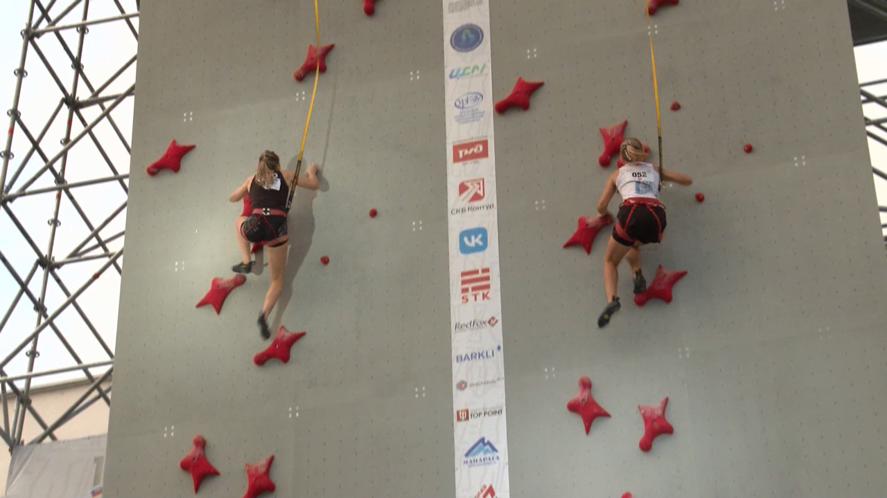 Вверх по 15-метровой стене: как на Урале прошел чемпионат России по скалолазанию