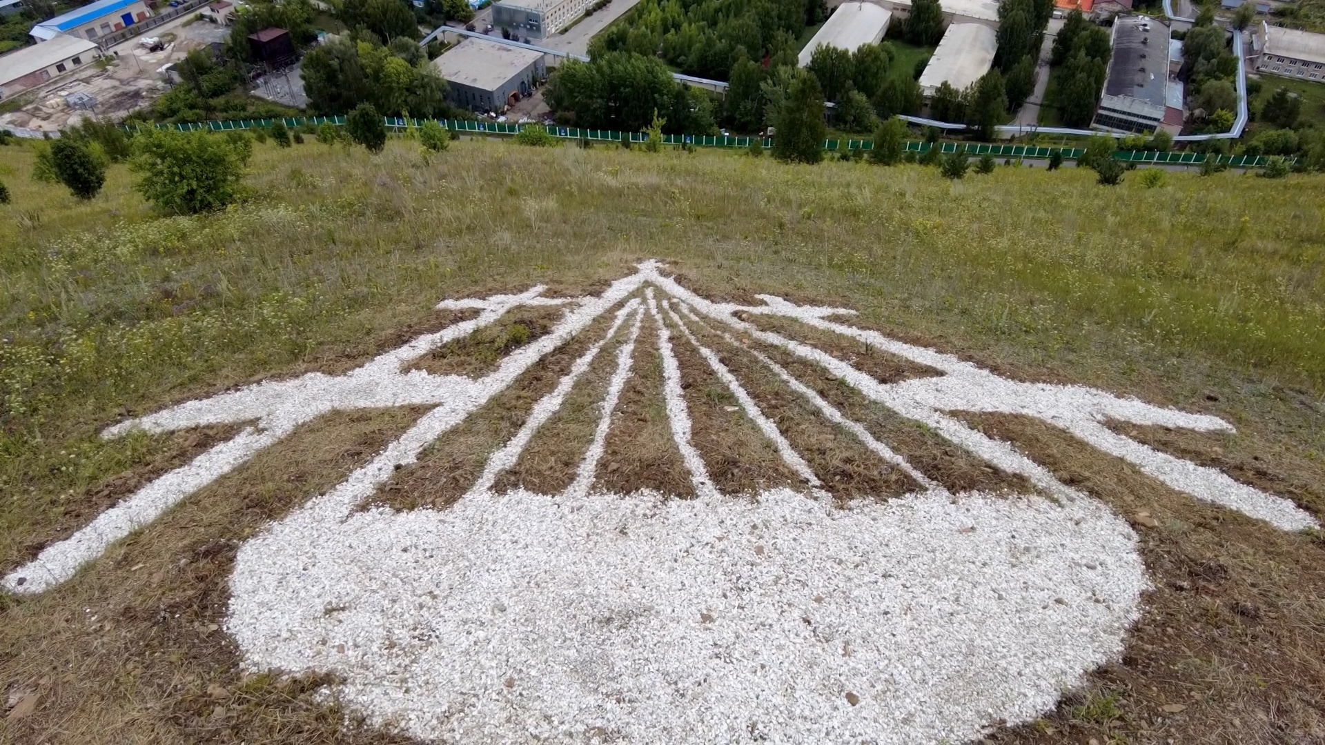 Гигантский парашют появился в Симе: геоглиф соорудили в честь ВДВ 