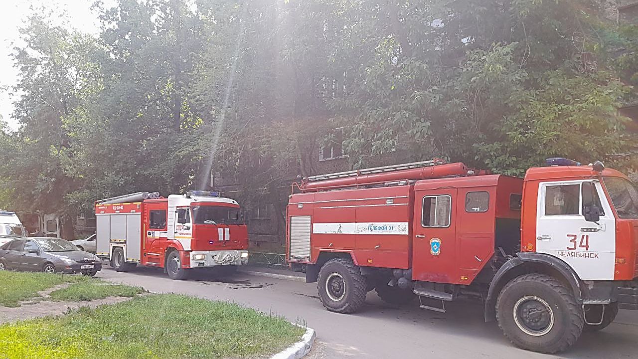 Пожар произошел в административном здании в Челябинске