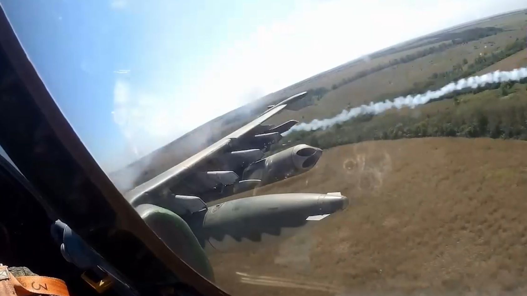 Военные показали ракетный удар летчиков ЦВО по позициям боевиков в зоне СВО