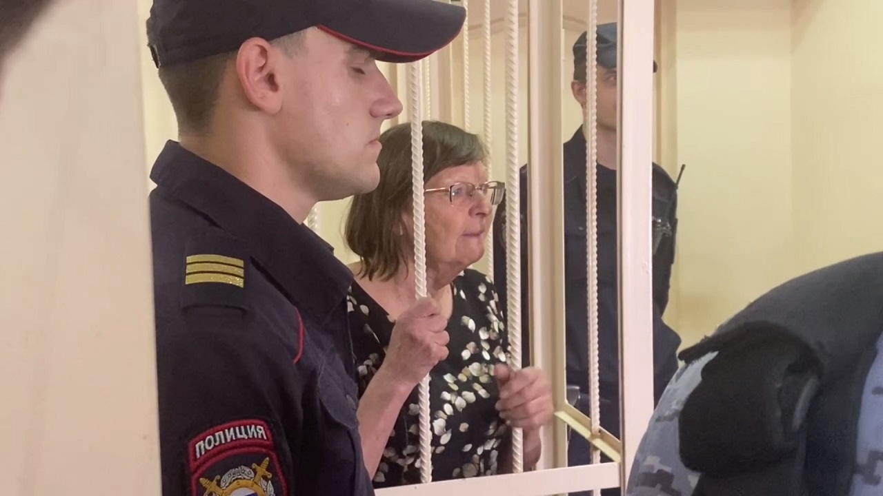 "Жила у нас как королева": новые подробности суда над "смолинским маньяком" "Жила у нас как королева": новые подробности суда над "смолинским маньяком"