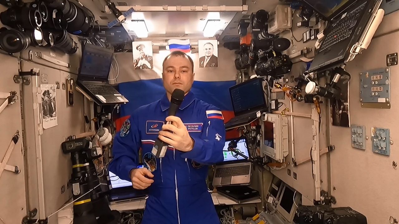 Космонавт Дмитрий Петелин поздравил челябинских студентов с Днем знаний с борта МКС
