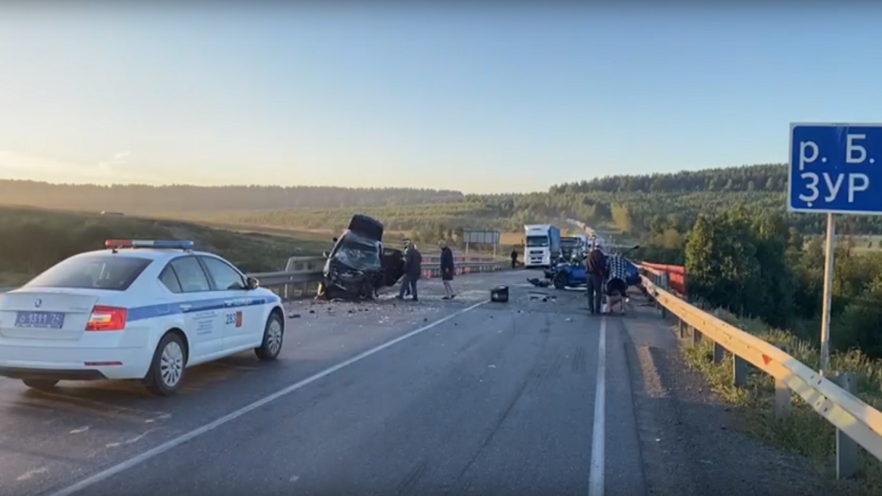 На трассе М5 на Южном Урале полностью перекрыли движение из-за ДТП ВИДЕО На трассе М5 на Южном Урале полностью перекрыли движение из-за ДТП ВИДЕО