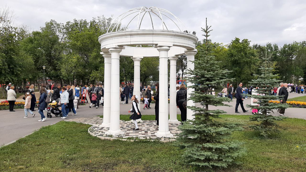 Школы Магнитогорска приняли почти шесть тысяч первоклассников Школы Магнитогорска приняли почти шесть тысяч первоклассников