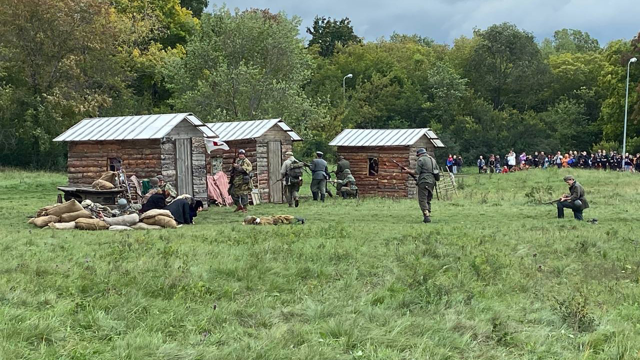 Масштабные реконструкции боев: в Челябинске прошел военно-патриотический фестиваль