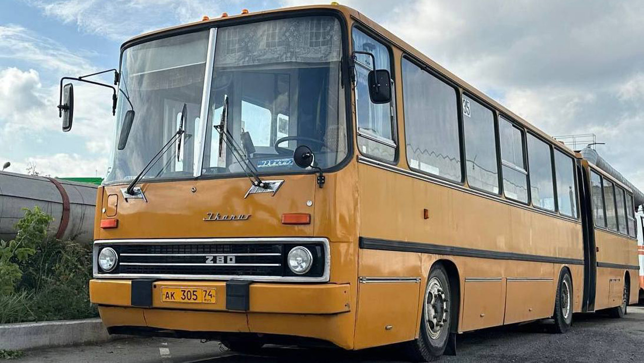 На улицы Челябинска в День города вернется легендарный автобус-"гармошка"