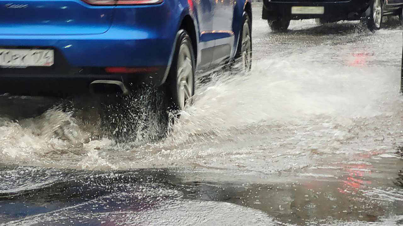 В Челябинске рассказали, почему топит дорогу "Меридиан"