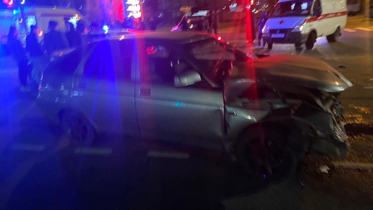 В Челябинске 6 человек пострадали в аварии на перекрестке