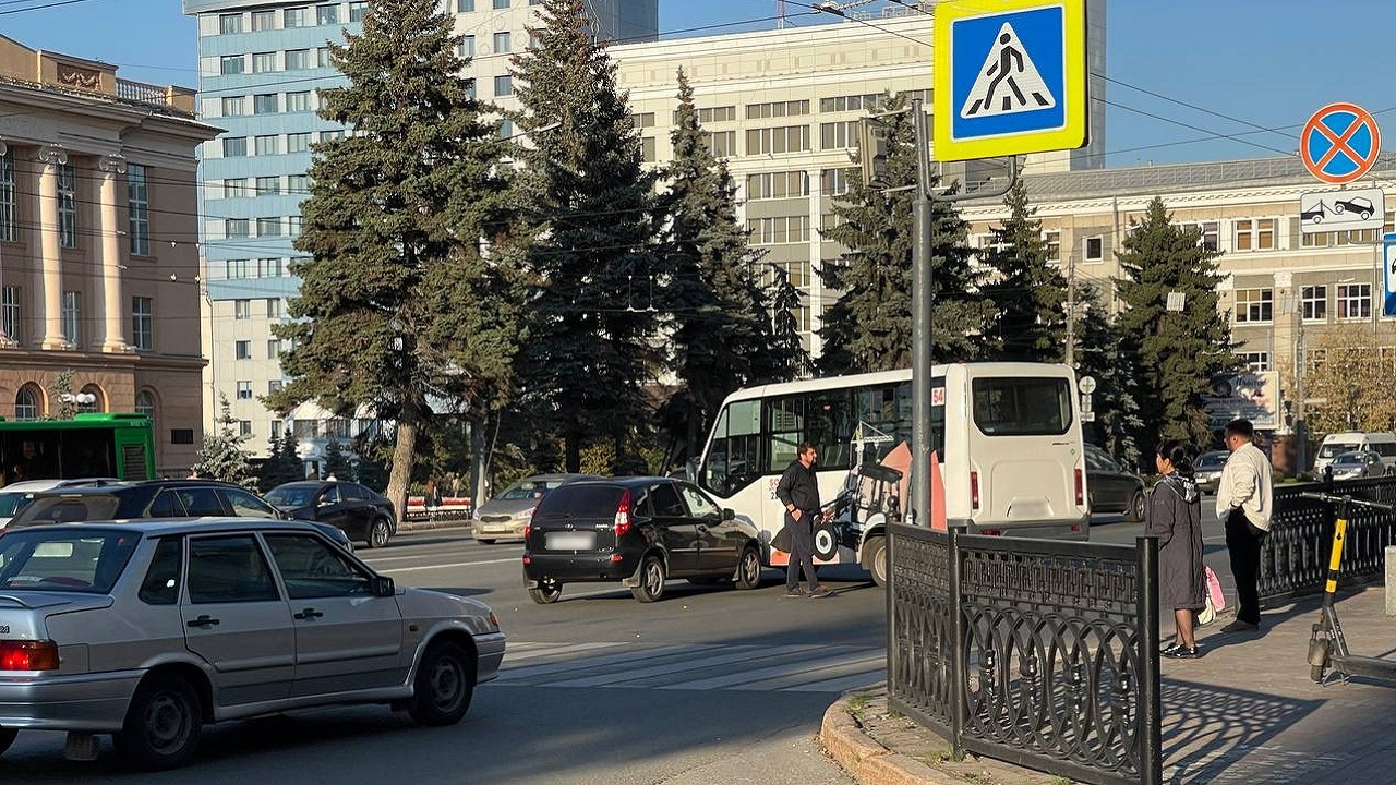 Маршрутка попала в ДТП в центре Челябинска