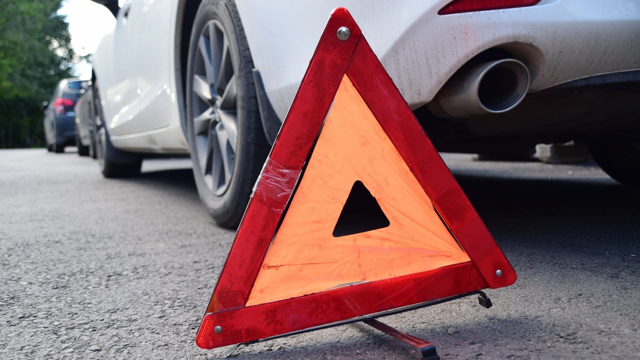 Пьяная девушка угнала автомобиль своего деда и попала в ДТП в Челябинской области Пьяная девушка угнала автомобиль своего деда и попала в ДТП в Челябинской области