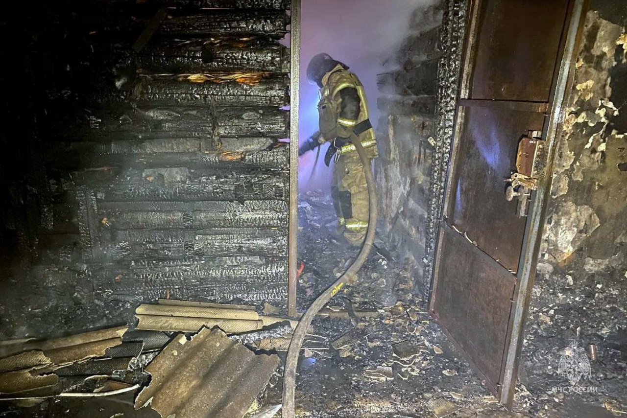 Жилой частный дом сгорел в Челябинской области
