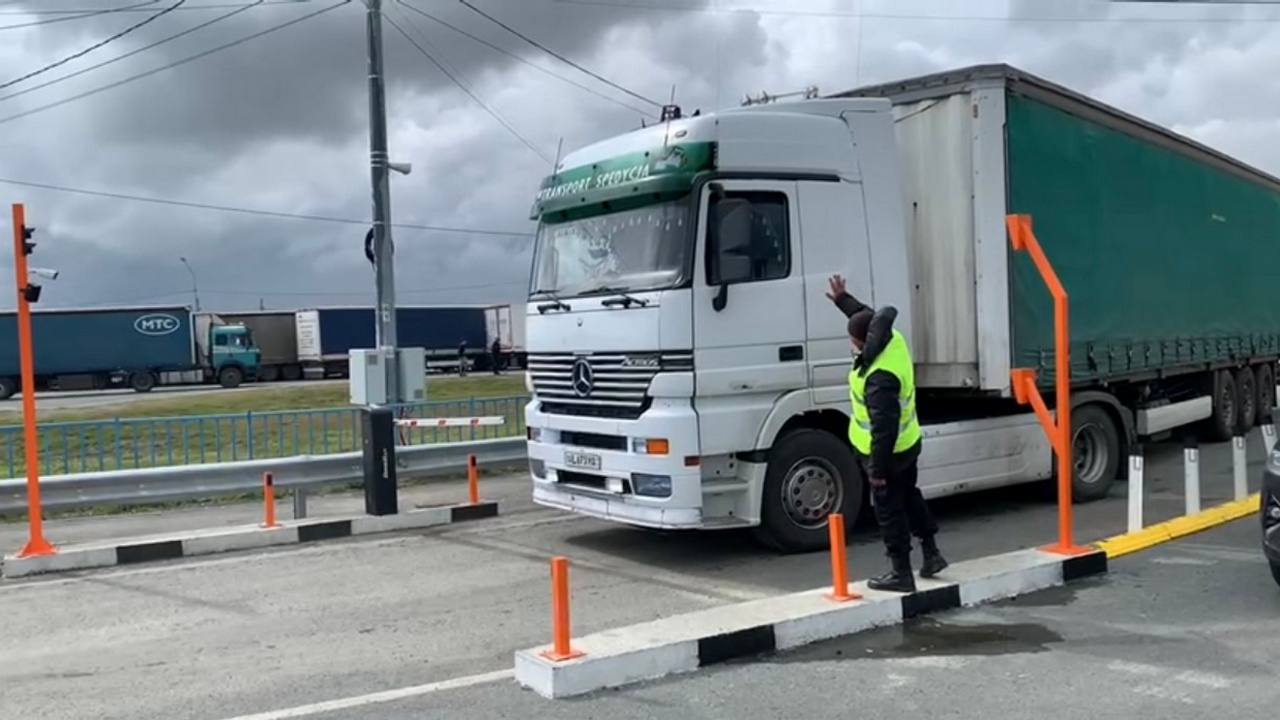 На границе Челябинской области с Казахстаном начала работать электронная очередь